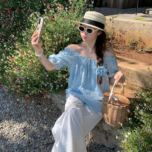 【AUChris法式度假风小衫】立体刺绣精致度拉满 一字肩可两穿设计 100%棉面料 轻盈不压身 娃娃衫版型 商品图7