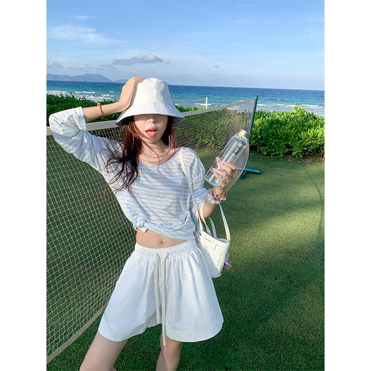 <曾小咸推荐>慵懒风浅蓝条纹罩衫长袖T恤【预售3-15天发货】 商品图0