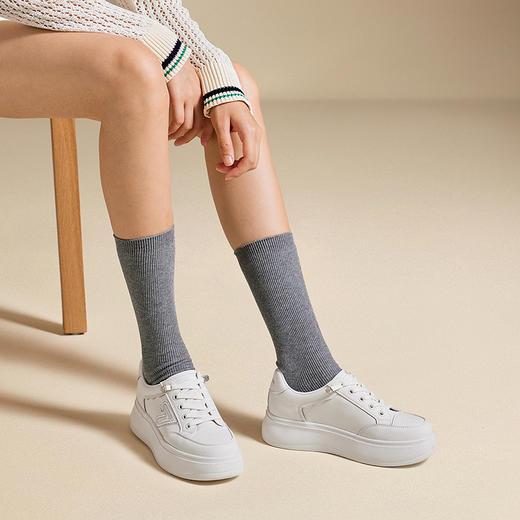 千百度厚底小白鞋休闲板鞋女款增高舒适轻便运动鞋A25451316 商品图2