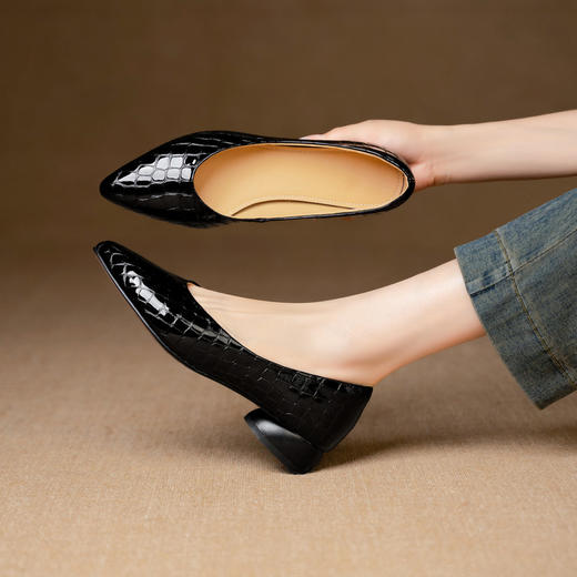 【预售5天】真皮石头纹女鞋尖头粗跟浅口单鞋工作鞋子舒适不累脚QCNX636-2 商品图1