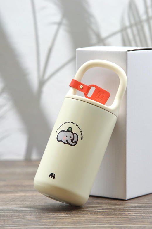 小象“奶呼呼”奶包保温杯  手提316不锈钢保温杯  魔法象  保温杯 随身杯 水杯 广西师范大学出版社 商品图1