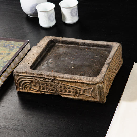 人物鱼纹古砖制砚 商品图0