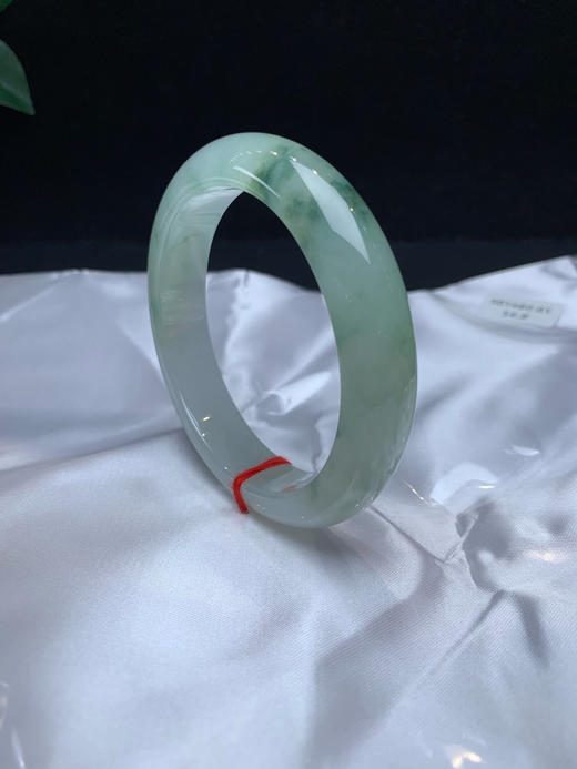 620192，54.8飘花手镯，很油润，飘清新蓝花，干净清爽 商品图4