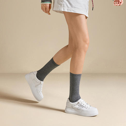 千百度厚底小白鞋休闲板鞋女款增高舒适轻便运动鞋A25451316 商品图1