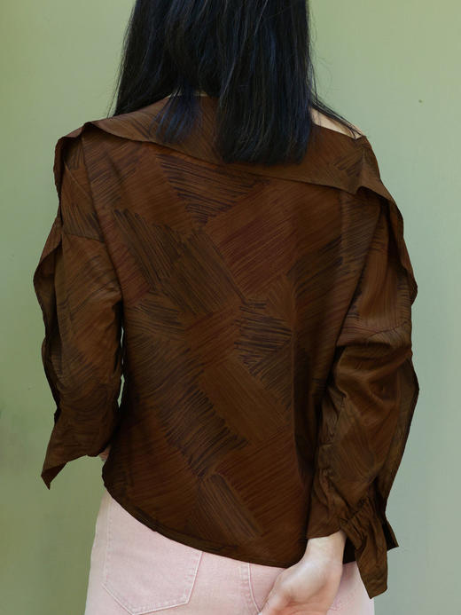 TYNVIE 露肩荷叶边衬衫 - 大地色 商品图8