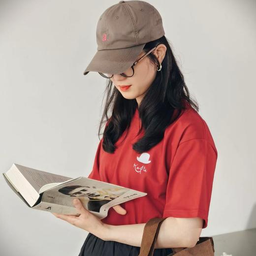 【早鸟价】卡夫卡文学T恤 可选 自由之翼/人海孤岛 落肩宽松款  文创 T恤 短袖  广西师范大学出版社 商品图6