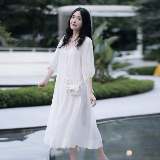 【高品质私服】【ZZ度假感V领连衣裙】质地细腻亲肤，轻薄有呼吸感，闲适出街G1366【无标出货 介意慎拍】CC 商品图0