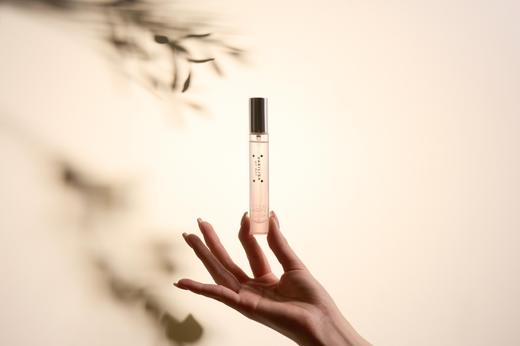 氛姿 爱情通行证随身香水8ml 水晶冰糖/幸福初绽/浅蓝天空/粉红暮色/粉红暮色/白色珊瑚/自由芳心/自信初心/魅影悠扬_BYY 商品图5