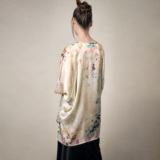 Soloseta22姆米女士真丝印花短袍桑蚕丝水墨国风披肩2025秋冬新款 商品图3