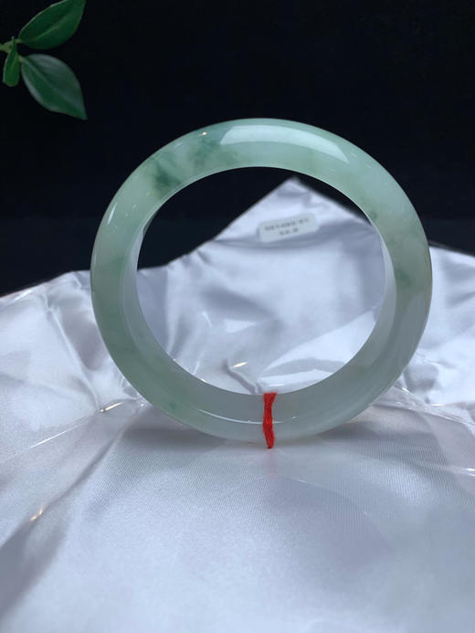 620192，54.8飘花手镯，很油润，飘清新蓝花，干净清爽 商品图5