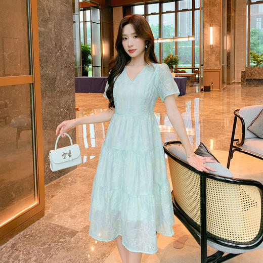 奢姿大码女装2025夏季减龄刺绣别致小众连衣裙胖妹妹V领时尚裙子9952822119 商品图4