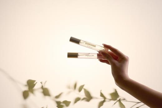 氛姿 爱情通行证随身香水8ml 水晶冰糖/幸福初绽/浅蓝天空/粉红暮色/粉红暮色/白色珊瑚/自由芳心/自信初心/魅影悠扬_BYY 商品图4