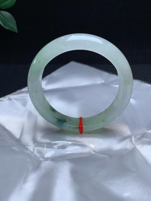 620192，54.8飘花手镯，很油润，飘清新蓝花，干净清爽 商品图2