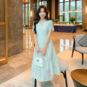 奢姿大码女装2025夏季减龄刺绣别致小众连衣裙胖妹妹V领时尚裙子9952822119