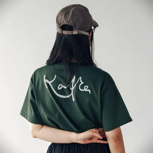 【早鸟价】卡夫卡文学T恤 可选 自由之翼/人海孤岛 落肩宽松款  文创 T恤 短袖  广西师范大学出版社 商品图9