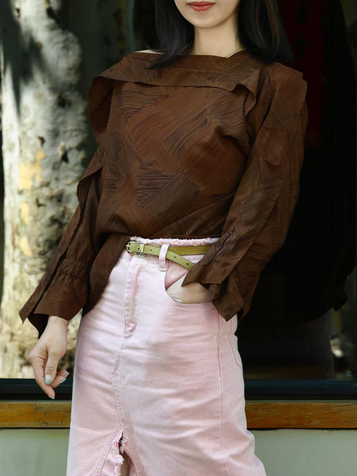 TYNVIE 露肩荷叶边衬衫 - 大地色 商品图5