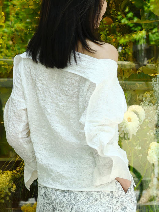 TYNVIE 褶皱露肩荷叶边衬衫 - 白色 商品图3