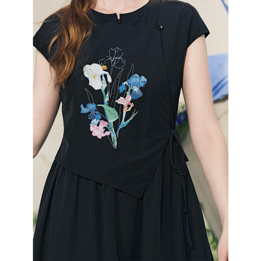 两三事梵高文艺浅草梦璃2025夏新款小清新印花侧边绑带a字连衣裙 商品图3