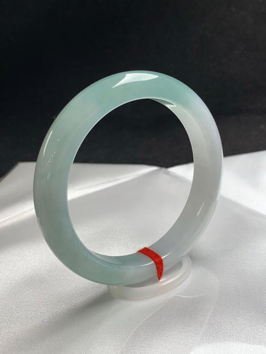 620198，61圈口，糯化飘油青半山水正圈平安镯，种老水足，底子细润 商品图1