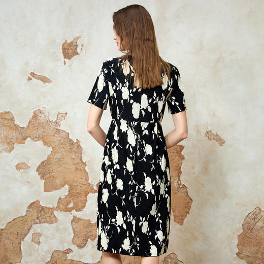 EITIE爱特爱高级气质圆领高腰a字黑白印花连衣裙春新款8107814 商品图4