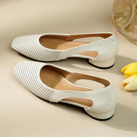 卷卷紫透气镂空气质凉鞋 优质柔软镂空皮面透气清爽不闷汗 小方头设计上脚显瘦 气质温柔百搭 商品图5