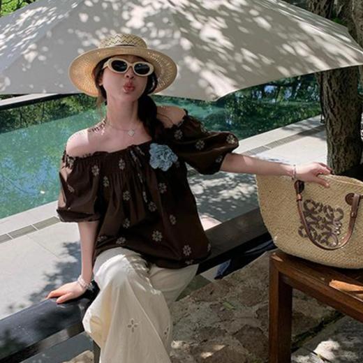 【AUChris法式度假风小衫】立体刺绣精致度拉满 一字肩可两穿设计 100%棉面料 轻盈不压身 娃娃衫版型 商品图12