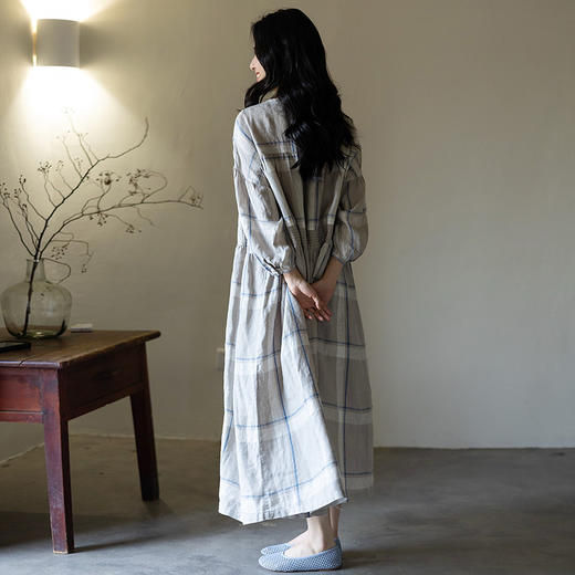绽放旅行女装361朵/亚麻显瘦复古圆领塔克格纹宽松长款中袖连衣裙 商品图2