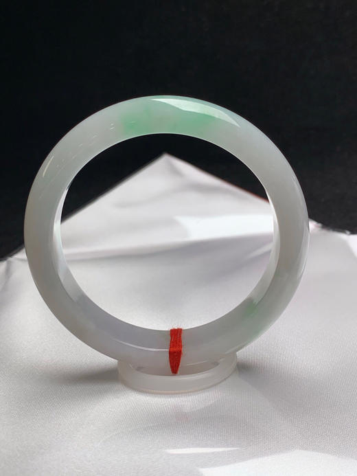 620199，55.5圈口，糯化飘绿正圈平安镯，白底飘甜绿，水头好 商品图0