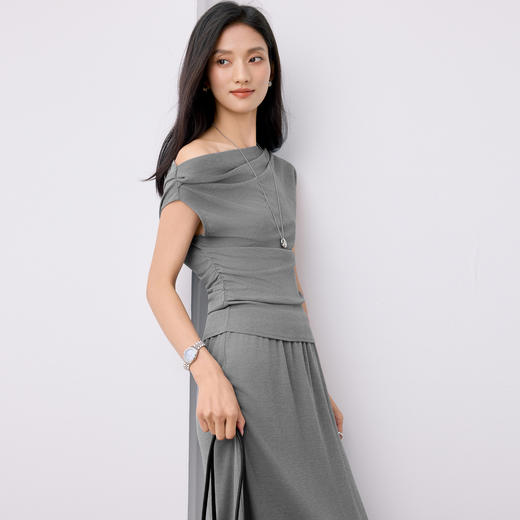 【严选】伊芙丽一字肩凉爽T恤连衣裙套装女2025夏装新款百搭显瘦气质套装1G6902011 商品图3