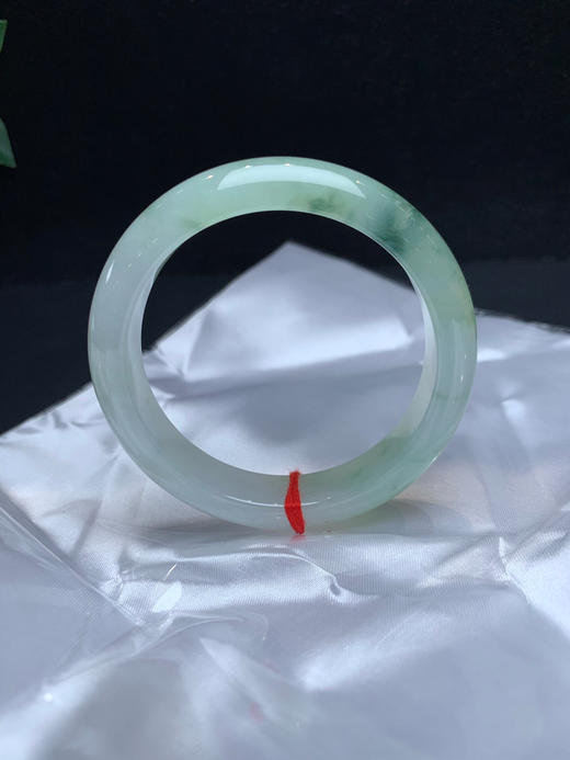 620192，54.8飘花手镯，很油润，飘清新蓝花，干净清爽 商品图3