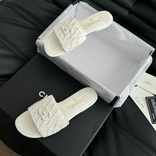 CHANEL香奈儿 新款书包扣拖鞋 编织设计 圆头平底 防滑一字拖鞋 女款 白色（HC） 商品图6