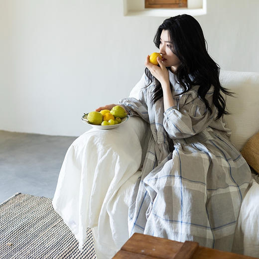 绽放旅行女装361朵/亚麻显瘦复古圆领塔克格纹宽松长款中袖连衣裙 商品图0