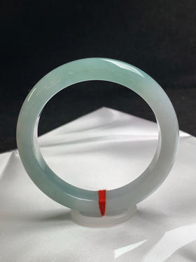 620198，61圈口，糯化飘油青半山水正圈平安镯，种老水足，底子细润