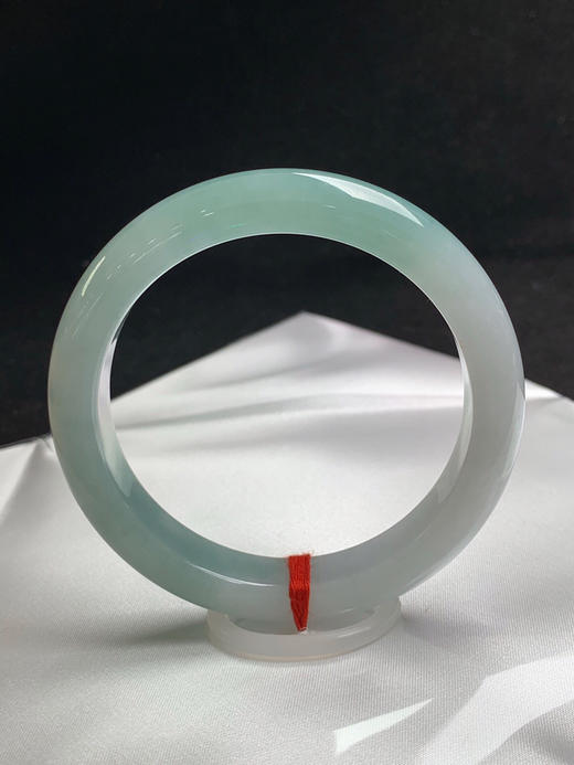 620198，61圈口，糯化飘油青半山水正圈平安镯，种老水足，底子细润 商品图0