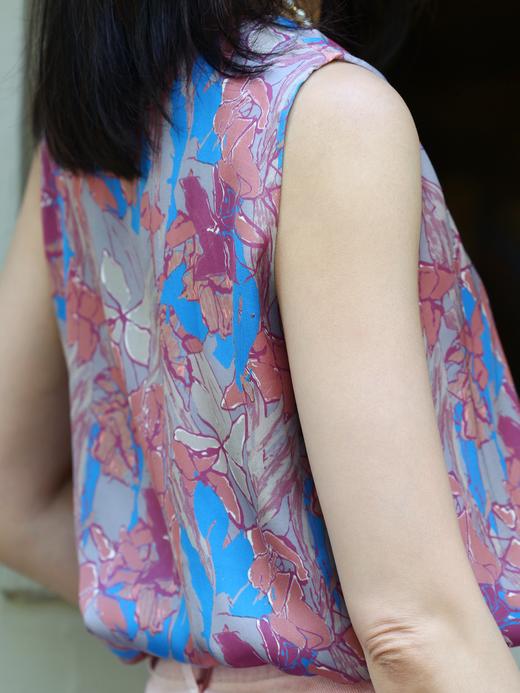 TYNVIE 圆领真丝背心-蓝色花卉 商品图4