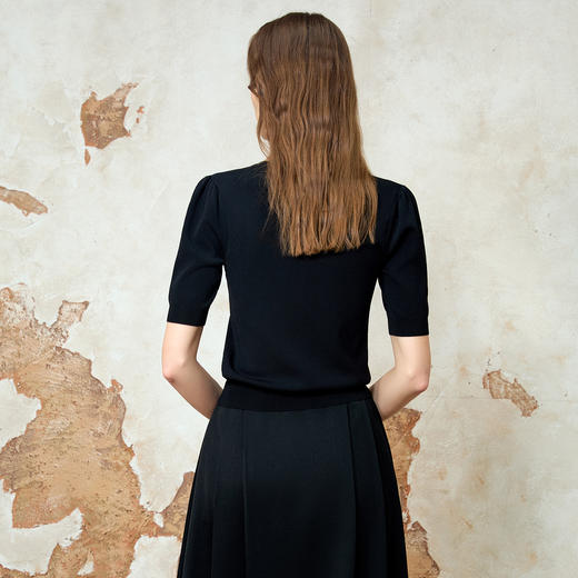 EITIE爱特爱鸡心领修身显瘦黑色短袖针织衫2025春季新款8101811 商品图4