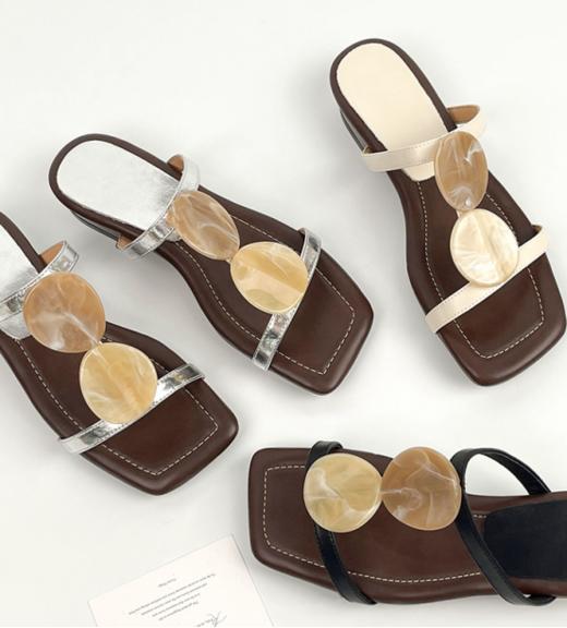 🔥夏日通勤🆕新宠法式复古老钱风凉拖【简约复古大理石度假罗马凉拖】🤩 能搭一整个夏天的凉鞋~ 三个颜色都不会踩雷🥰 舒适不磨脚 非常 适合日常外穿  商品图0