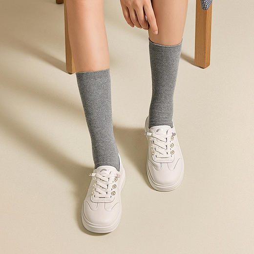 千百度圆头小白鞋休闲板鞋女款舒适时尚运动休闲鞋A25470007 商品图1