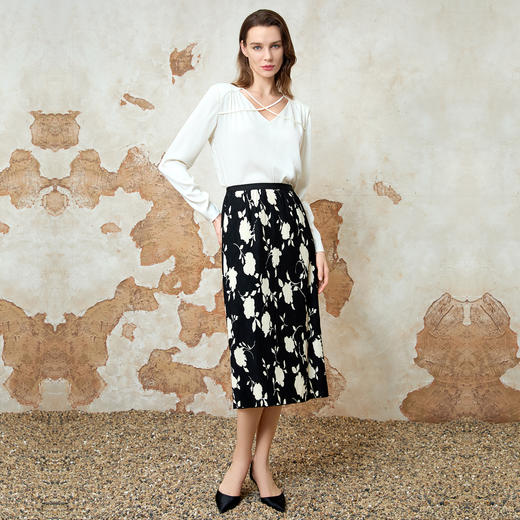 EITIE爱特爱气质通勤直筒显瘦白色小上衣春季新款8113804 商品图3