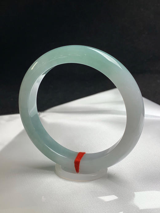 620198，61圈口，糯化飘油青半山水正圈平安镯，种老水足，底子细润 商品图2