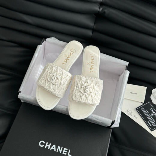 CHANEL香奈儿 新款书包扣拖鞋 编织设计 圆头平底 防滑一字拖鞋 女款 白色（HC） 商品图0