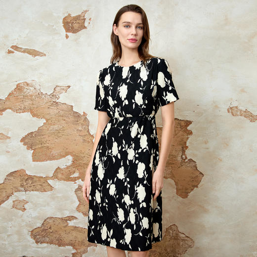 EITIE爱特爱高级气质圆领高腰a字黑白印花连衣裙春新款8107814 商品图3
