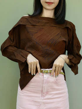 TYNVIE 露肩荷叶边衬衫 - 大地色