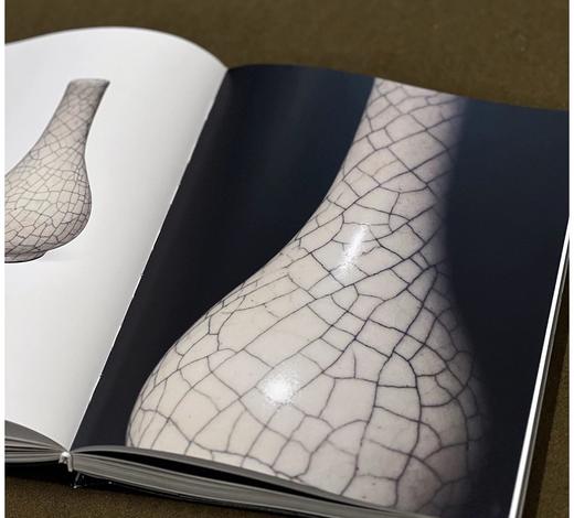 《观茶：“故宫·茶世界”茶文化精品文物展图录》，故宫博物院 浙江省博物馆 编，16开，软精装？西泠印社出版社2025年5月一版一印。普通本定价268元，统一零售价198元； 商品图8