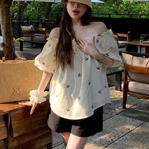 【AUChris法式度假风小衫】立体刺绣精致度拉满 一字肩可两穿设计 100%棉面料 轻盈不压身 娃娃衫版型 商品图10
