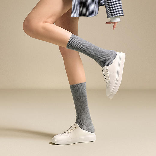 千百度圆头小白鞋休闲板鞋女款舒适时尚运动休闲鞋A25470007 商品图4