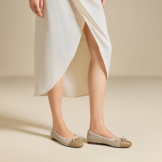 千百度蝴蝶结低跟平底鞋女小香风晚晚鞋拼接浅口单鞋A25482471 商品图4