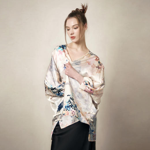 Soloseta22姆米女士真丝印花短袍桑蚕丝水墨国风披肩2025秋冬新款 商品图1