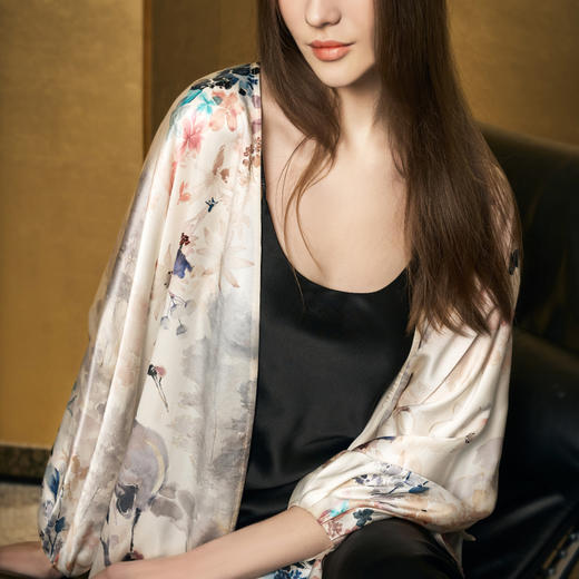 Soloseta22姆米女士真丝印花短袍桑蚕丝水墨国风披肩2025秋冬新款 商品图4