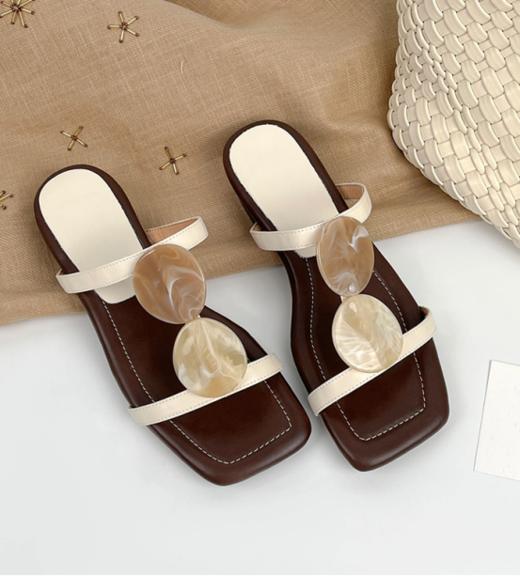 🔥夏日通勤🆕新宠法式复古老钱风凉拖【简约复古大理石度假罗马凉拖】🤩 能搭一整个夏天的凉鞋~ 三个颜色都不会踩雷🥰 舒适不磨脚 非常 适合日常外穿  商品图2